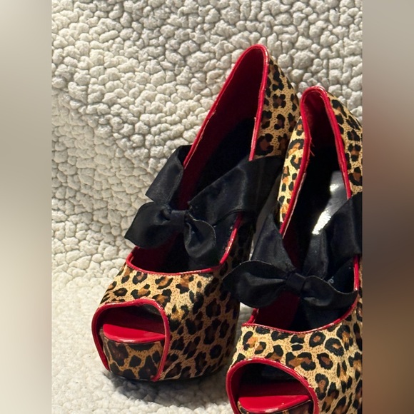 Bettie Page Leopard Print Heels with Black Bow - Picture 1 of 4